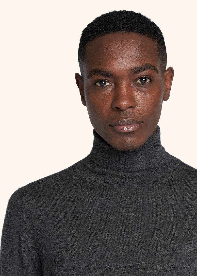 Kiton MAGLIA COLLO ALTO Cashmere UK04W22984 Black Friday Prezzi