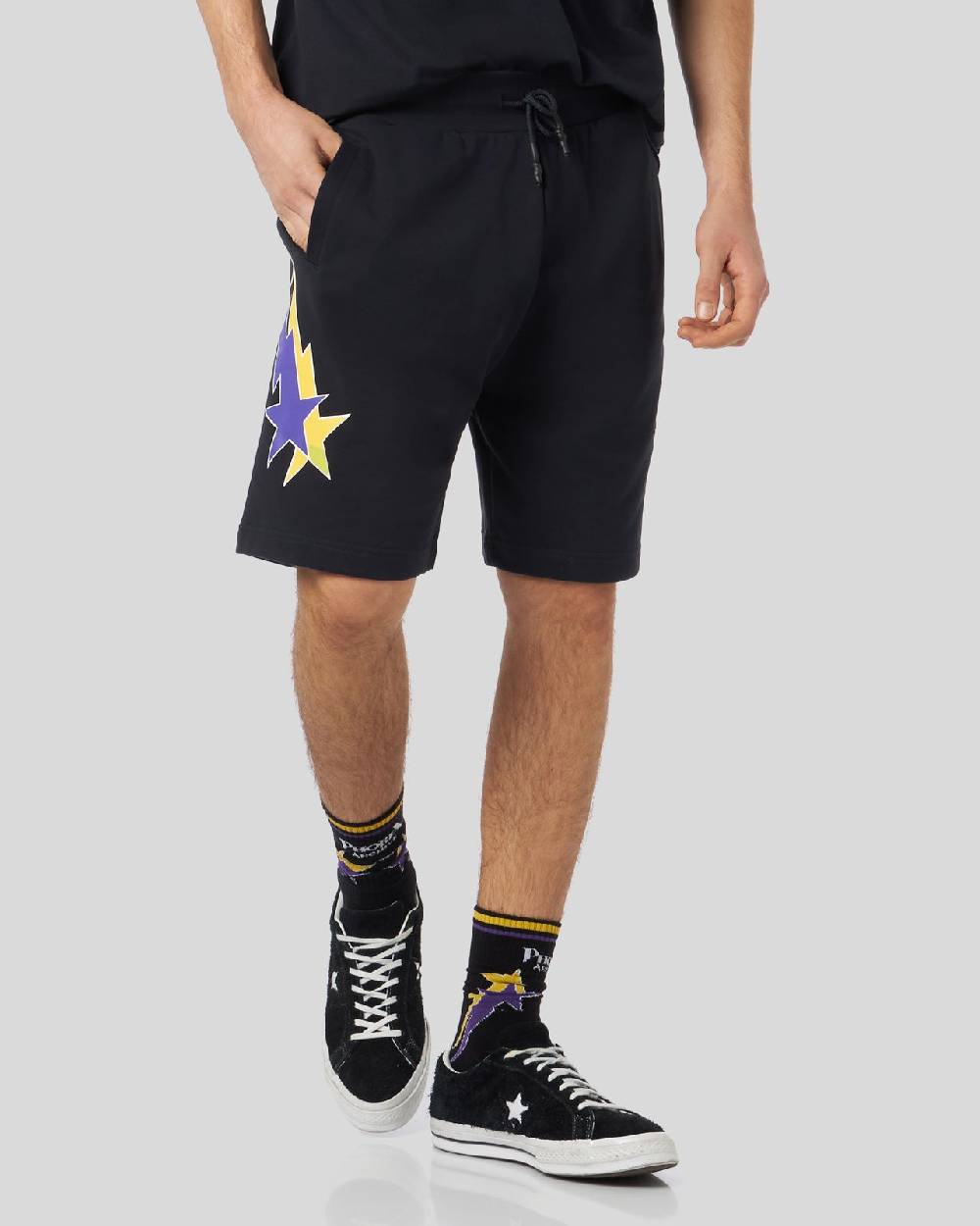 Phobia Archive PANTALONCINO NERO CON GRAFICA STARRY LIGHTNING GIALLA E VIOLA Offerta San Valentino