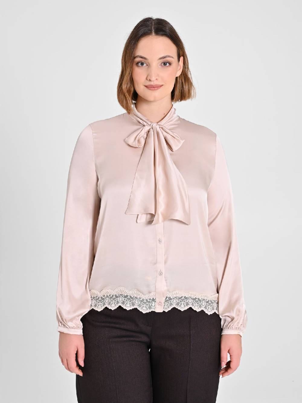 Rinascimento Camicia Curvy Bianca con Fiocco Prezzo di fabbrica