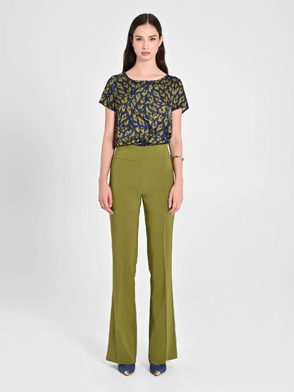 Rinascimento Pantaloni Flared in Tessuto Tecnico Verde Muschio Qualità Garantita