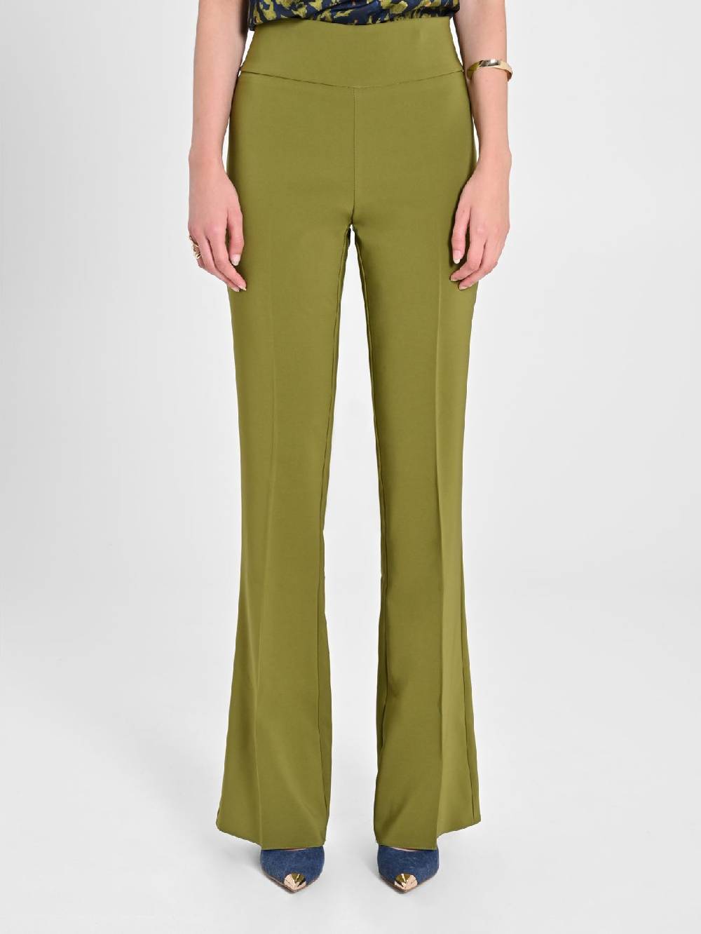 Rinascimento Pantaloni Flared in Tessuto Tecnico Verde Muschio Qualità Garantita