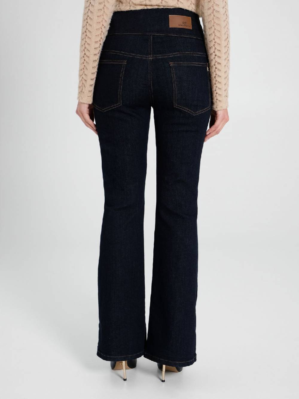 Rinascimento Jeans Flared a Vita Alta Fino al 60% di sconto