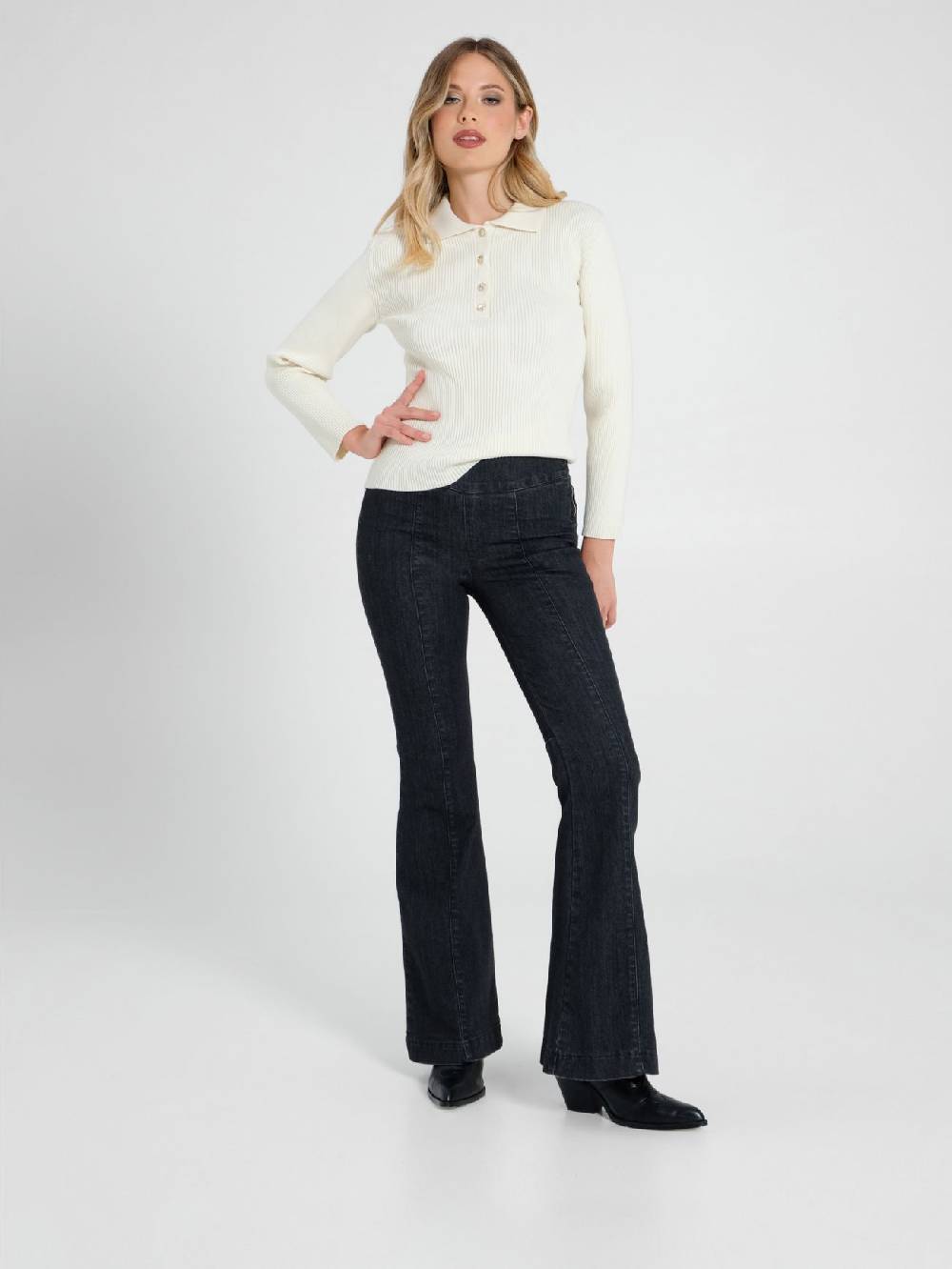 Rinascimento Jeans Neri a Zampa Fino al 65% di sconto