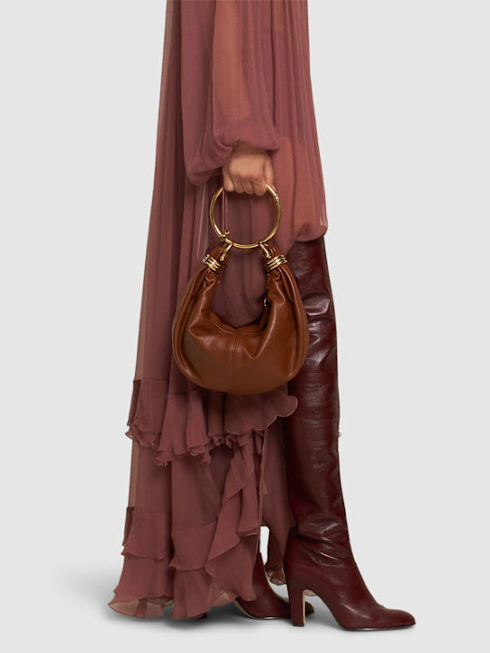 Luisaviaroma Borsa Bracelet in pelle martellata lucida Offerta