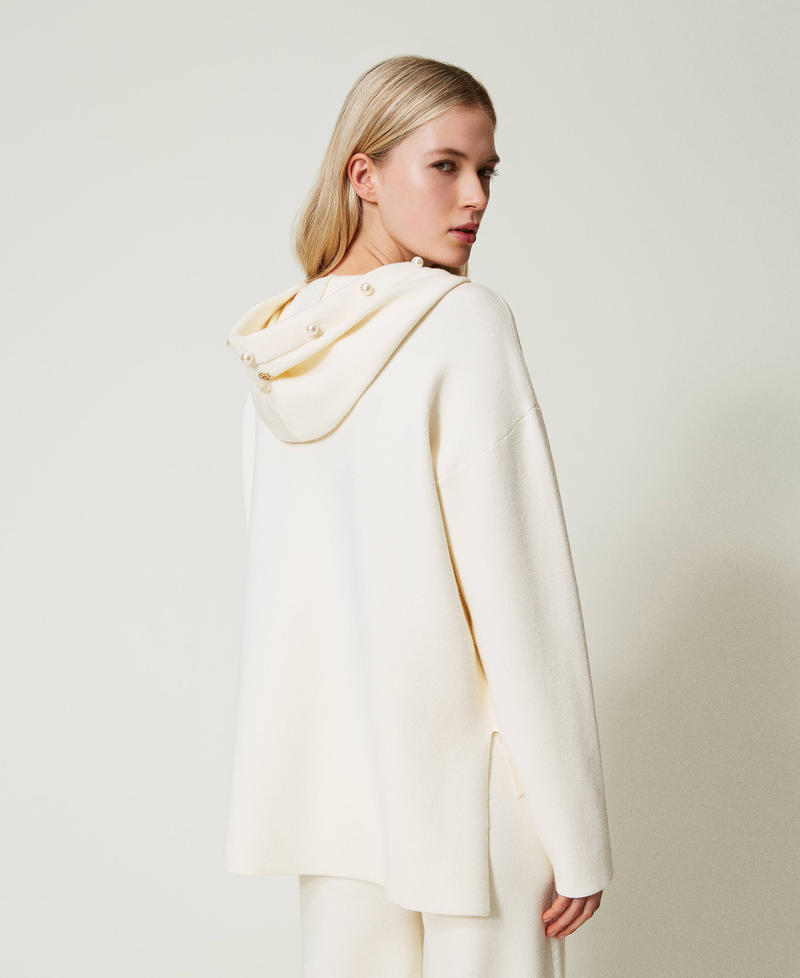 Scee by twin set Maglia con cappuccio e perle Promozione temporanea