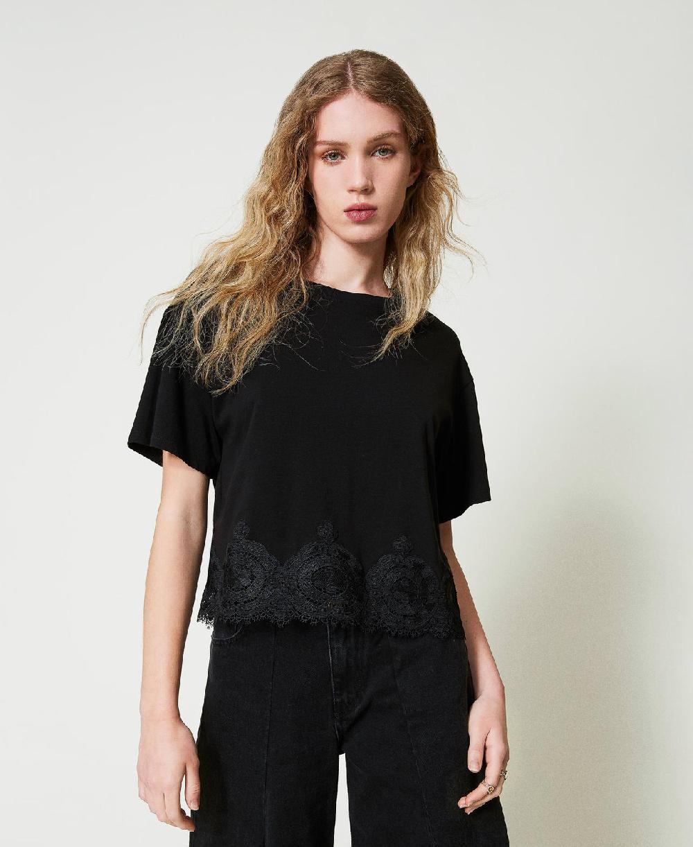 Scee by twin set T-shirt cropped con pizzo macramè Offerta Anniversario