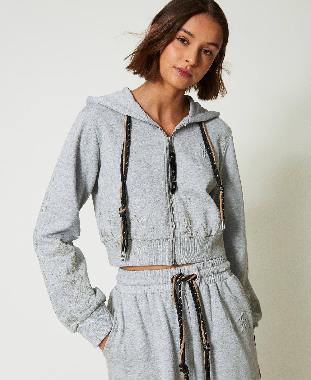 Scee by twin set Felpa cropped MYFO con stampa glitter Offerte