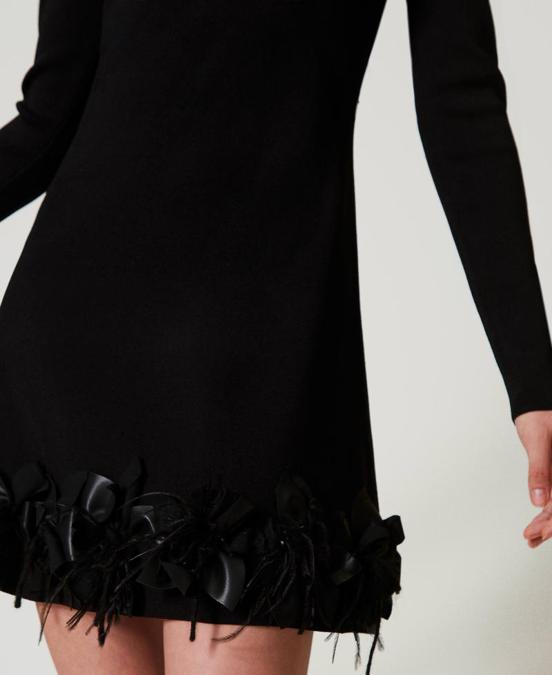 Scee by twin set Abito corto in maglia con fiori e piume Offerta migliore