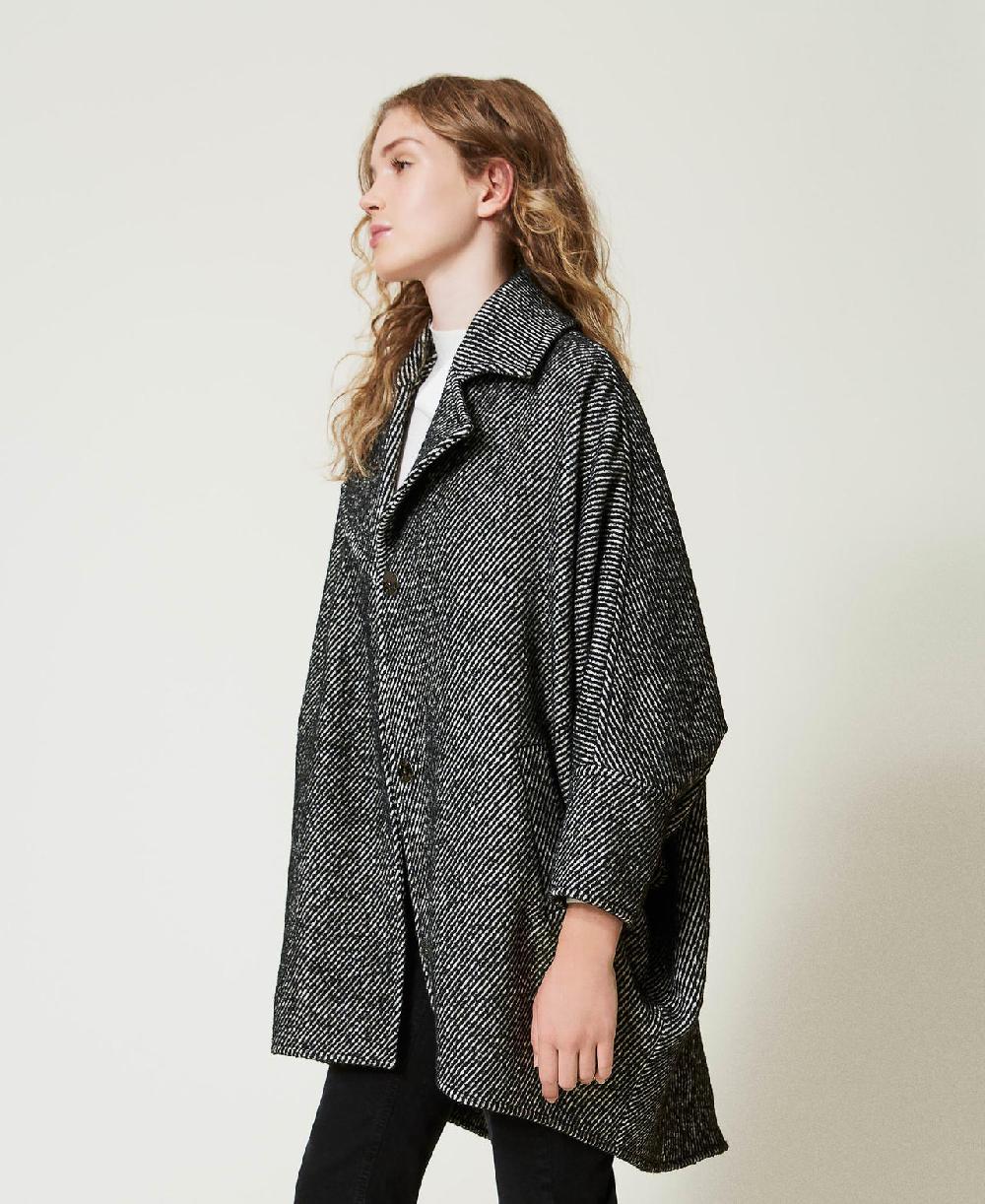 Scee by twin set Cappotto corto in panno bicolor Sostegno trimestrale