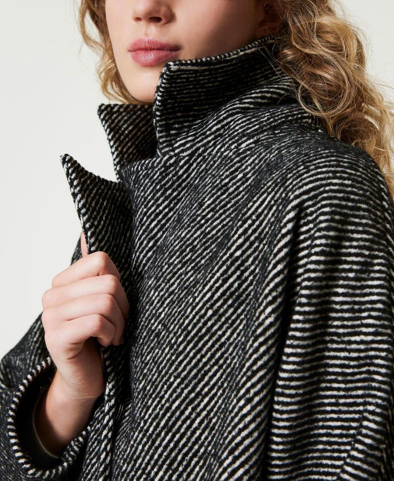 Scee by twin set Cappotto corto in panno bicolor Sostegno trimestrale