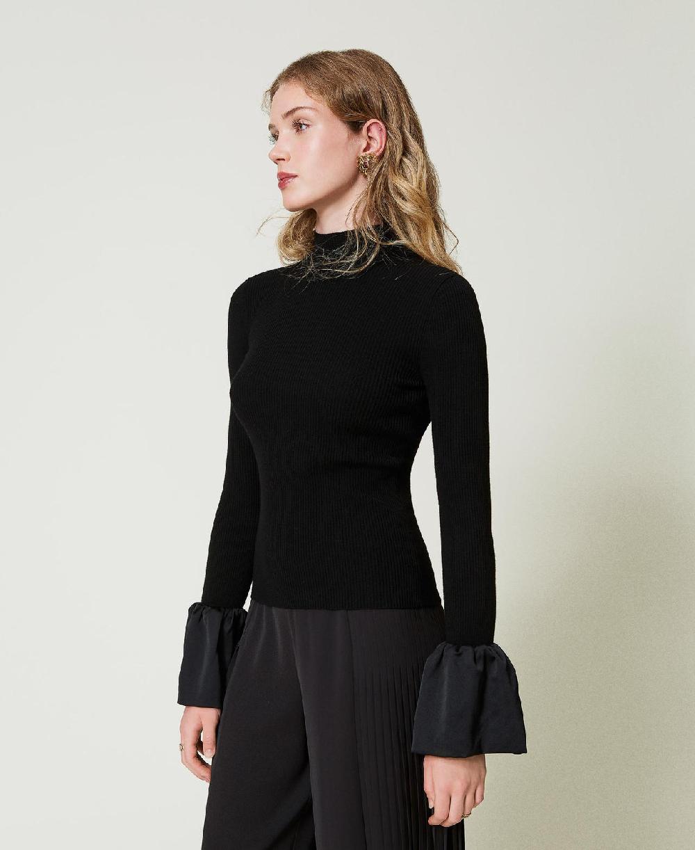 Scee by twin set Maglia fitted con volant in satin Affare Del Giorno