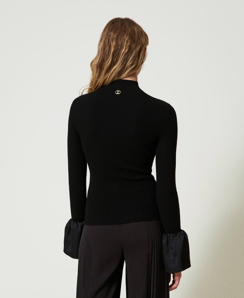 Scee by twin set Maglia fitted con volant in satin Affare Del Giorno