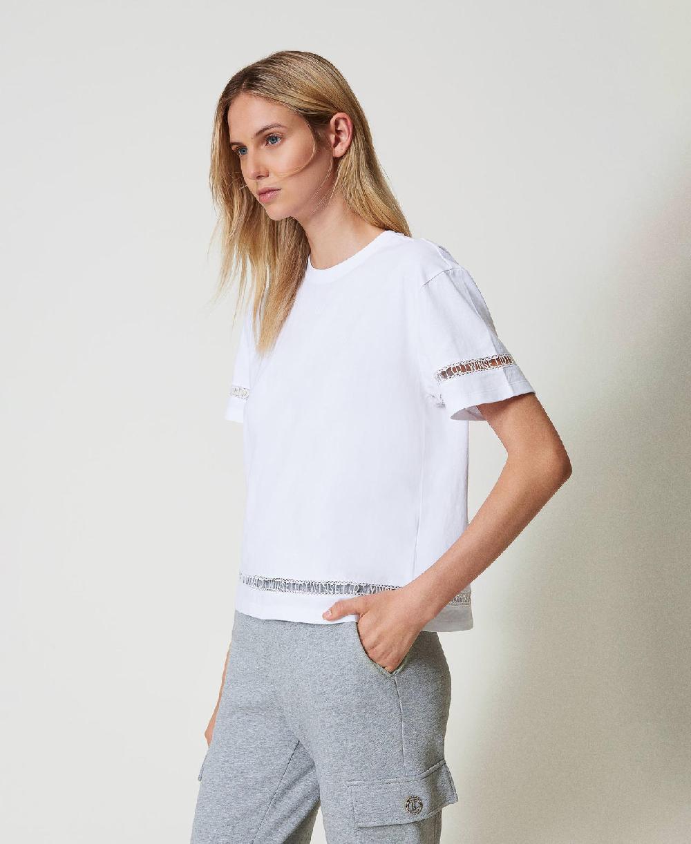 Scee by twin set T-shirt regular con logo ricamato Comprane uno, ottenene uno gratis