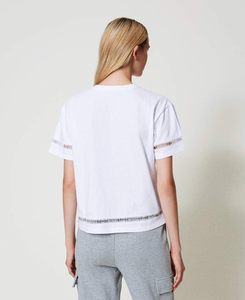 Scee by twin set T-shirt regular con logo ricamato Comprane uno, ottenene uno gratis