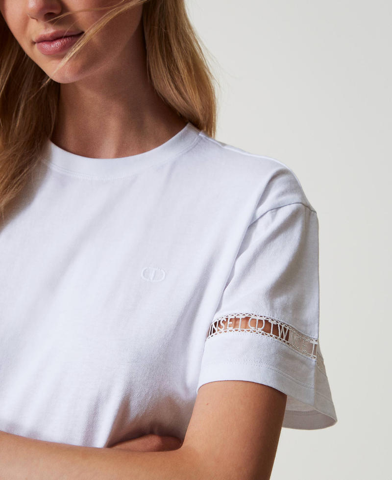 Scee by twin set T-shirt regular con logo ricamato Comprane uno, ottenene uno gratis