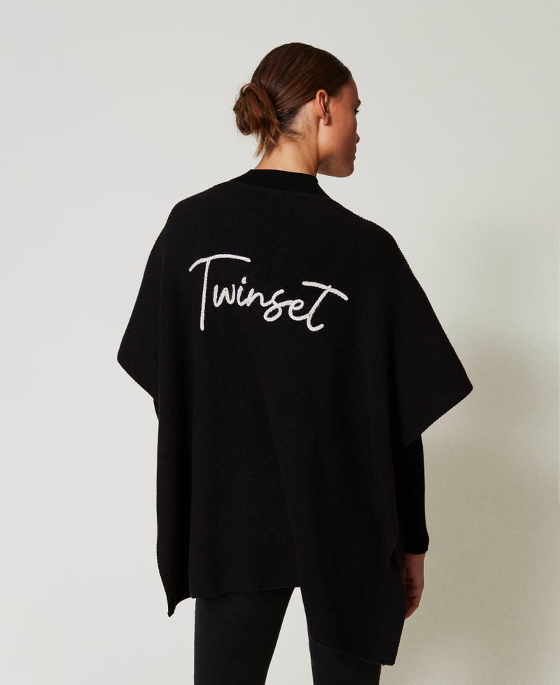 Scee by twin set Poncho in maglia con ricamo logo ACQUISTA ORA