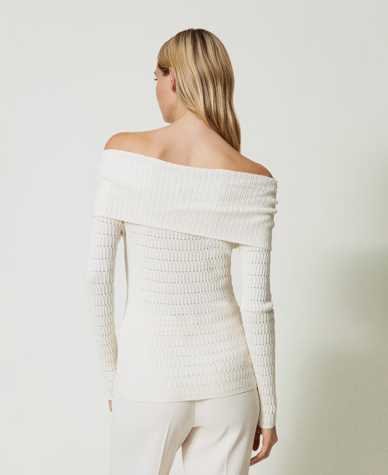 Scee by twin set Maglia fitted con collo off shoulder Liquidazione