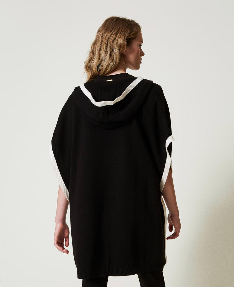 Scee by twin set Poncho in maglia con tasche Comprane uno, ottenene uno gratis