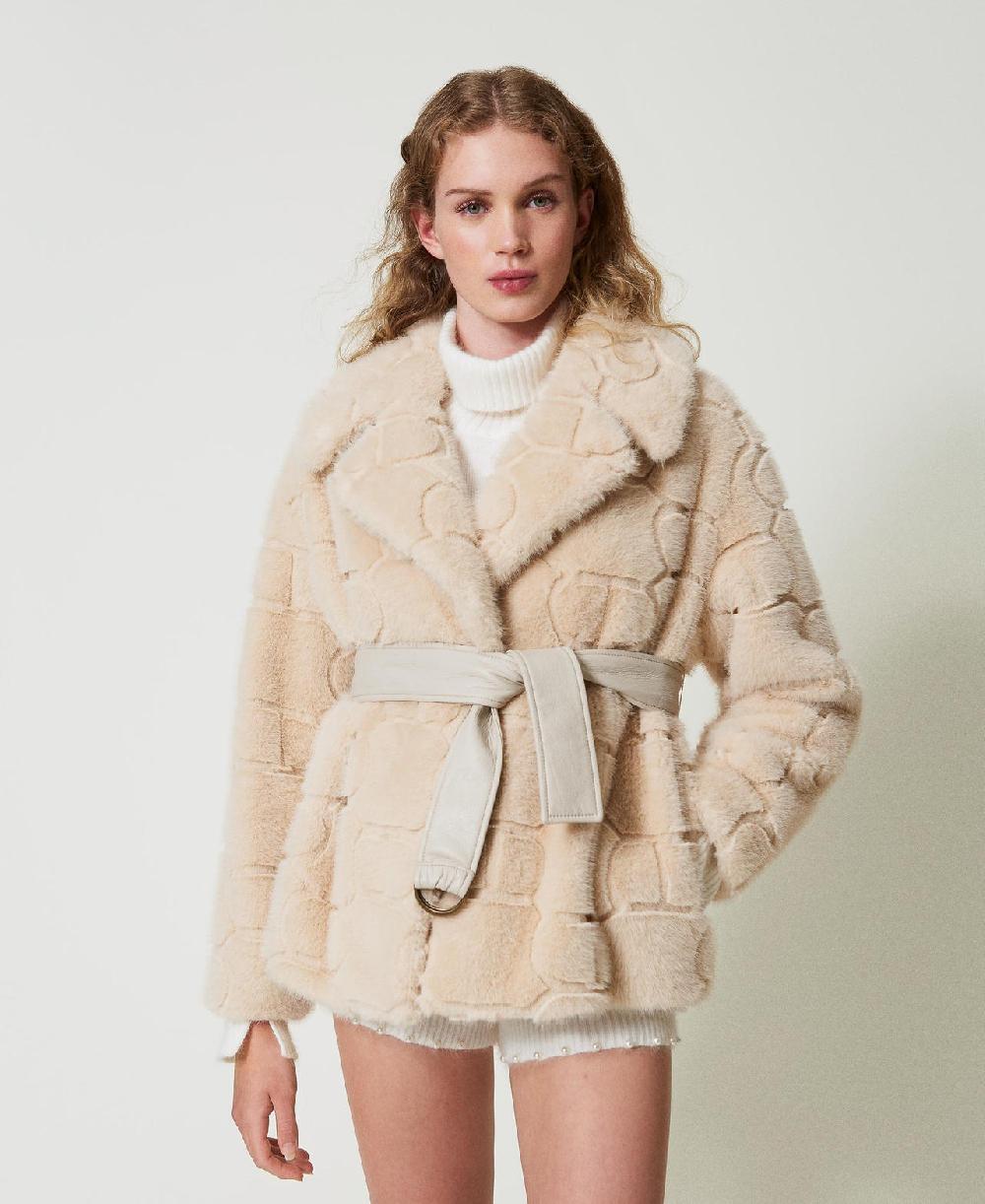 Scee by twin set Cappotto corto in faux fur con Oval T Black Friday Prezzi