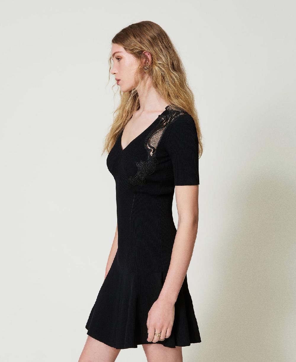Scee by twin set Abito corto in maglia con pizzo 50% di sconto per tempo limitato