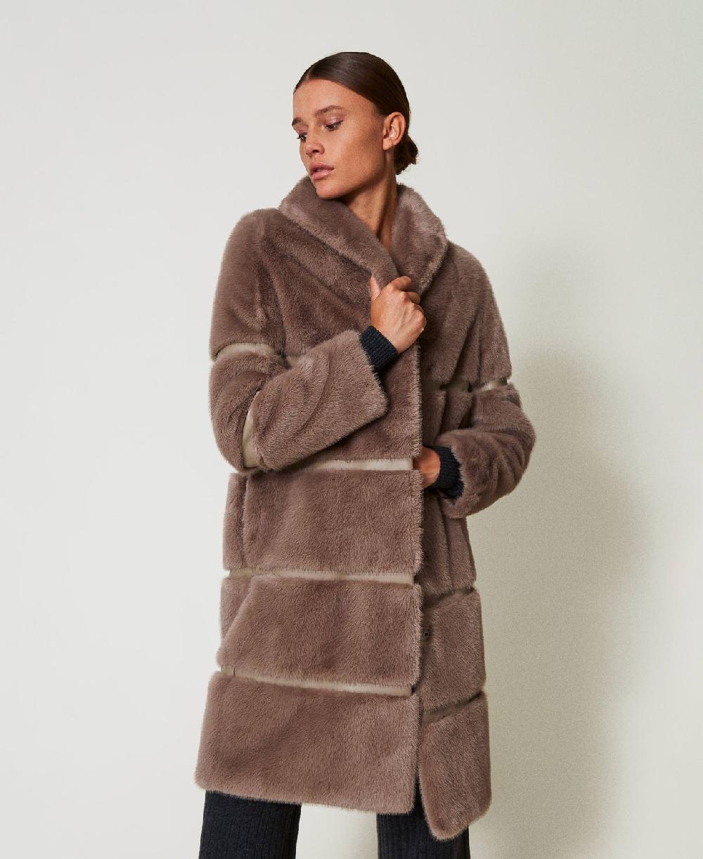 Scee by twin set Cappotto in faux fur con intarsi Bestseller