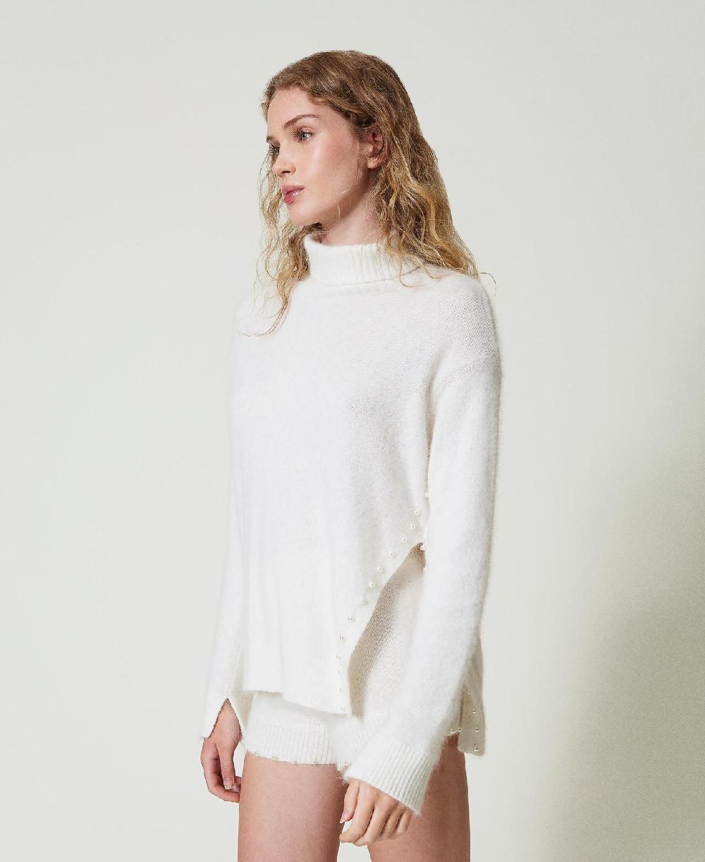 Scee by twin set Maglia dolcevita in misto angora con perle Sconti VIP