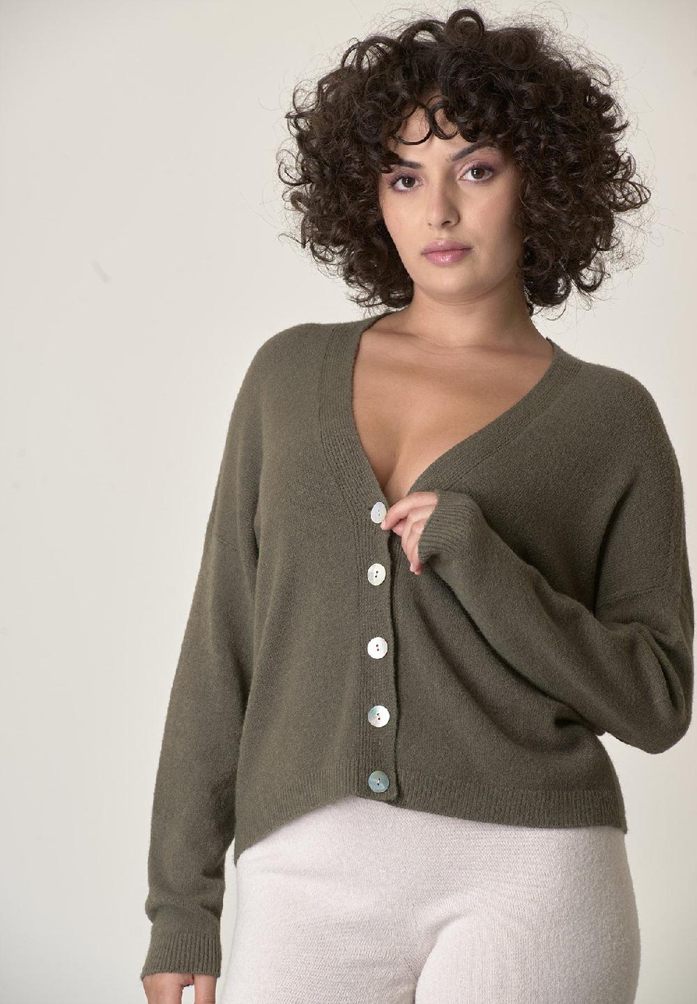 Angelico Cardigan verde muschio bottoni Black Friday Prezzi
