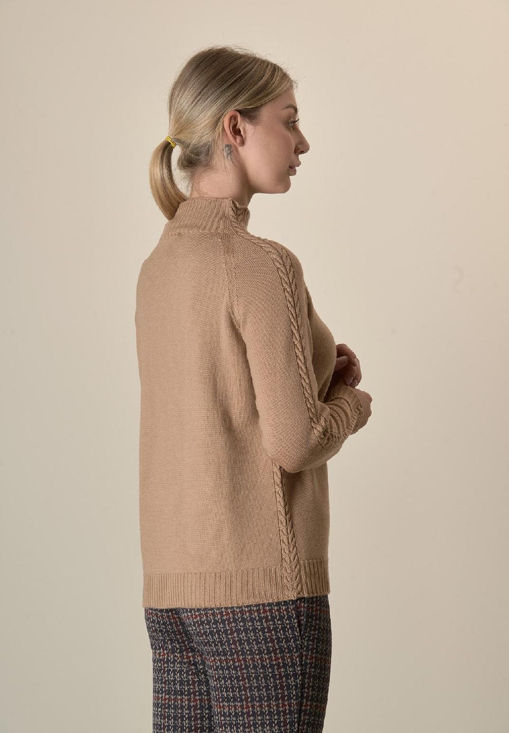 Angelico Lupetto cammello dettaglio treccia lana merinos Offerta San Valentino