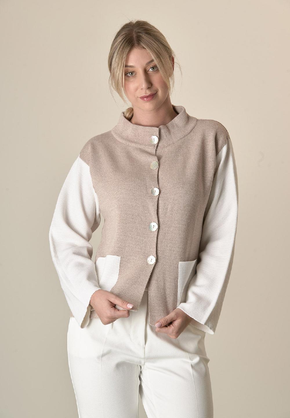 Angelico Giacca in maglia bianco beige collo coreano Latest fashion