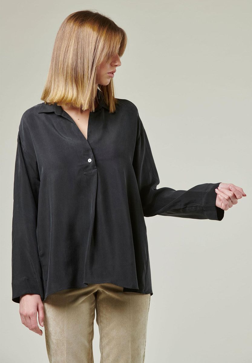 Angelico Camicia nera collo polo piega centrale In vendita