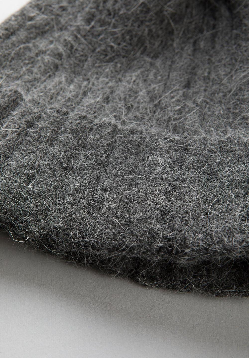 Angelico Berretto grigio pompon Qualità